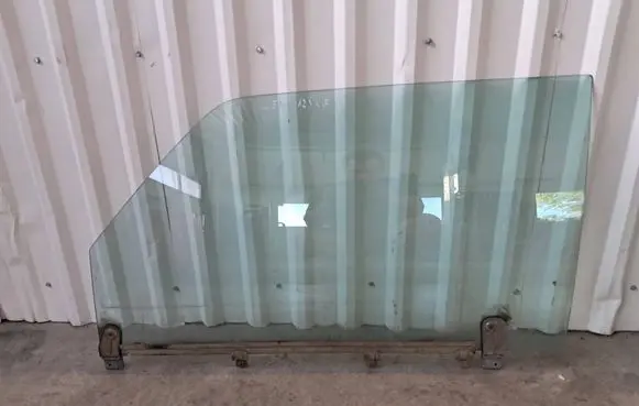 Mercedes-Benz W123 Front vent window/glass (coupe) 1237202118