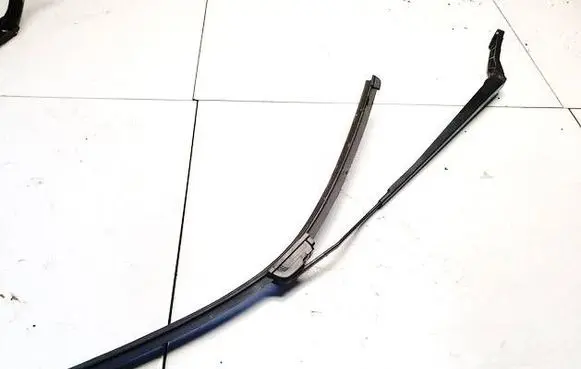 Nissan Almera Tino Front wiper blade arm
