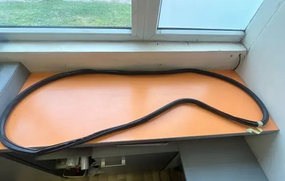 Opel Insignia B Front door rubber seal 