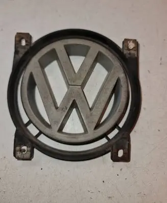 Volkswagen PASSAT B3 Manufacturer badge logo/emblem 357853601