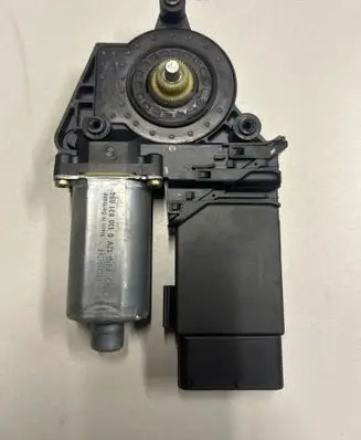 Volkswagen PASSAT B5.5 Front door window regulator motor 3B4837752HQ 193000000 9700105551300