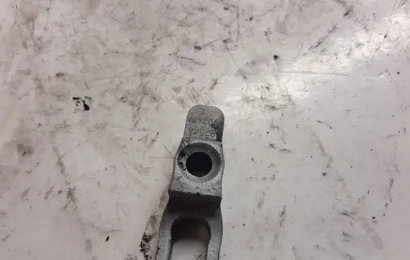 Opel Insignia A Fuel Injector clamp holder 82546 902419