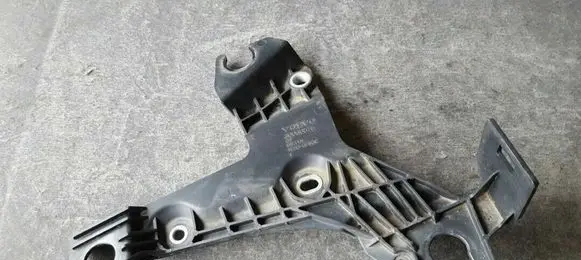 Volvo S80 Air filter cleaner box bracket assembly 30636575
