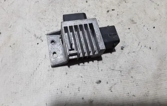 Renault Clio V Coolant fan relay 271203982R