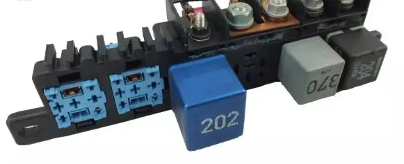 Volkswagen PASSAT B5 Fuse box set 8L0941822A
