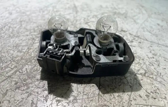 BMW 3 E46 Tail light bulb cover holder 388570R