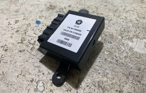 Dodge Challenger Parking PDC control unit/module 68170046AG 15006 E1095328