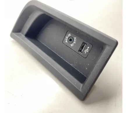 BMW 3 F30 F35 F31 USB socket connector 9207358 105026813 58450710