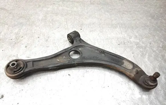 Hyundai i40 Front lower control arm/wishbone A6082M 849106