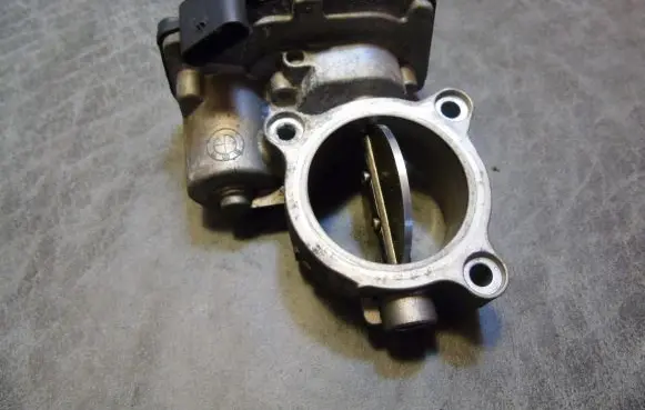 BMW 1 F20 F21 Throttle valve 7810752