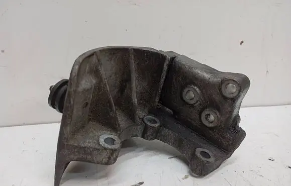 Chevrolet Captiva Power steering pump mounting bracket 