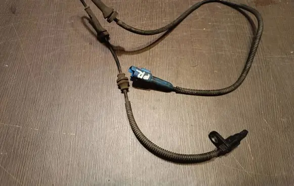 Peugeot 207 ABS brake wheel speed sensor 9655067880