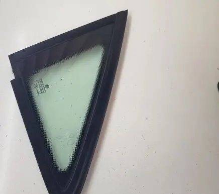 Volkswagen Touran II Front triangle window/glass 1T0845412