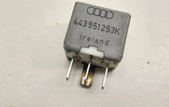 Audi A6 S6 C4 4A Other relay 443951253K