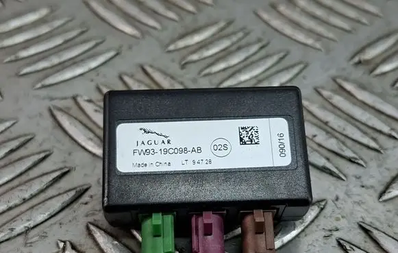 Jaguar XE Aerial antenna amplifier FW9319C098AB