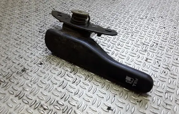 Nissan X-Trail T30 Fuel tank opening switch 