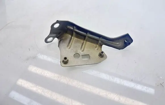 Volkswagen Golf VIII Fender mounting bracket 5M0821135