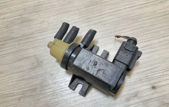 Audi A3 S3 A3 Sportback 8P Turbo solenoid valve 1K0906623A