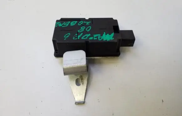 Mazda 6 Door central lock control unit/module DH55675DZ K2224