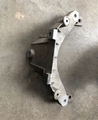 BMW X5 E70 Engine mounting bracket 7137238 10080411