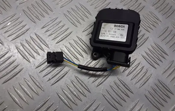 Mercedes-Benz E W210 A/C air flow flap actuator/motor 0132801108
