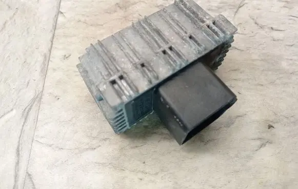 Opel Zafira A Coolant fan relay 09132691 51299008