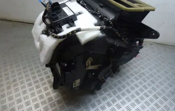Jeep Cherokee Interior heater climate box assembly 68247611AH