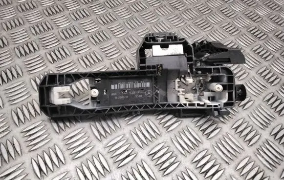 Mercedes-Benz ML W166 Front door exterior handle/bracket A2047601634