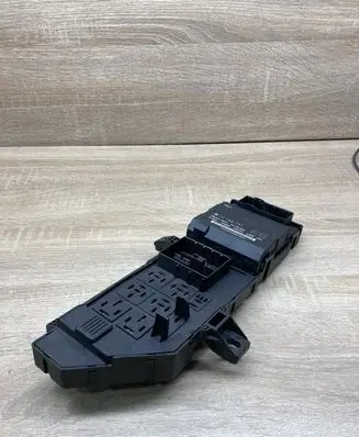 Opel Vectra C Fuse module 13168781 13181984
