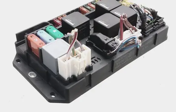 Jaguar XJ X351 Fuse module AW9314A073BC 518987029 100830105740