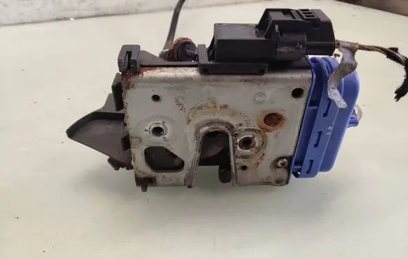 Audi A8 S8 D2 4D Rear door lock 4D0839015D
