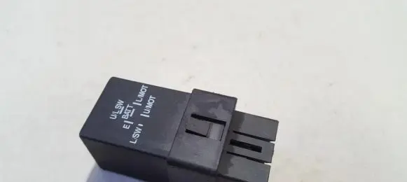 Mitsubishi Carisma Other relay MB954185