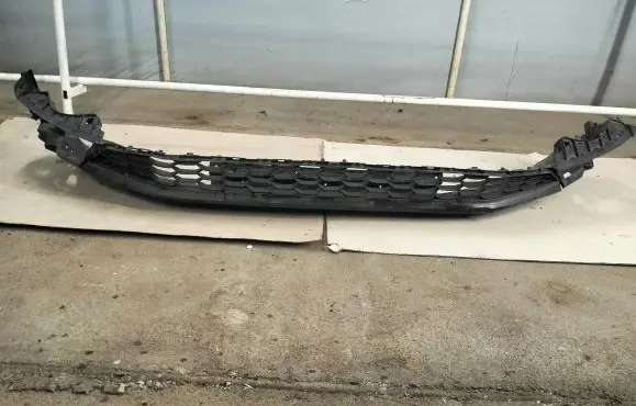 Volkswagen Tiguan Front bumper lip 5NA805903