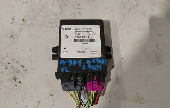 Mercedes-Benz Sprinter W901 W902 W903 W904 Door central lock control unit/module A0004461019