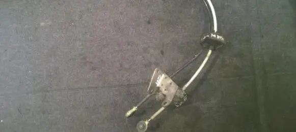 Gear shift cable linkage