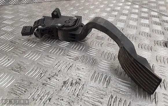 Opel Combo D Accelerator throttle pedal 51831864