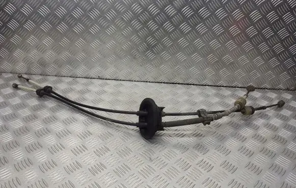 Citroen C4 I Gear shift cable bracket 