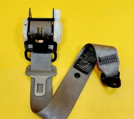 Mazda 626 Rear seatbelt 0426116