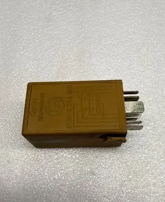 BMW 5 E39 Window control relay 61368384505 V23141B3001X15