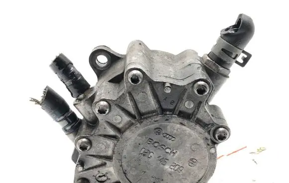 Audi A4 S4 B7 8E 8H Vacuum pump 03G145209
