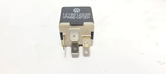 Volkswagen PASSAT B5.5 Other relay 141951253B