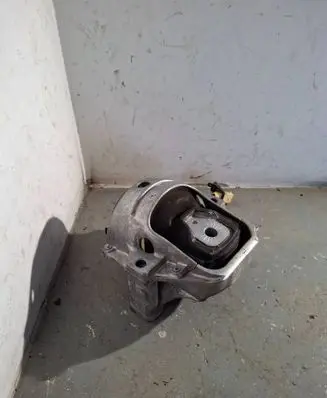 Porsche Macan (95B) Engine mount bracket 8R0199381