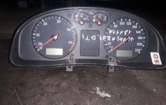 Volkswagen PASSAT B5 Speedometer (instrument cluster)
