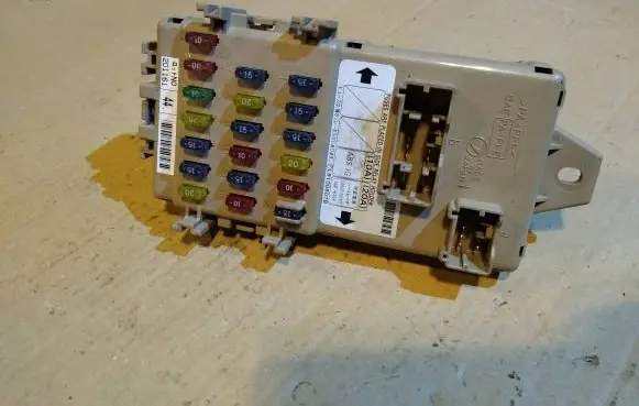 Subaru Impreza II Fuse module LB100601B