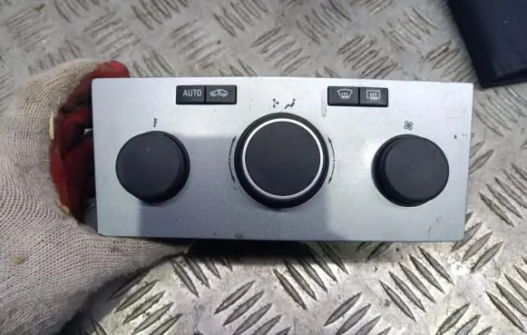 Opel Zafira B Air circulation switch 13245115