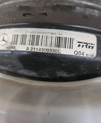 Mercedes-Benz E W211 Brake booster A2114300330 Q048149