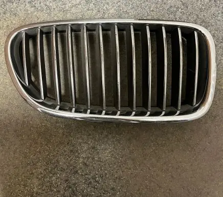 Front bumper upper radiator grill