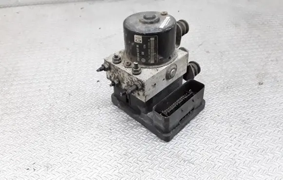 Volkswagen Golf V ABS Pump 1K0907379Q 1K0614517M
