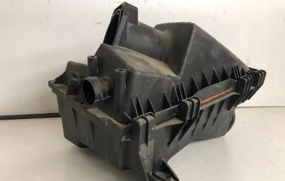 Volkswagen New Beetle Air filter box