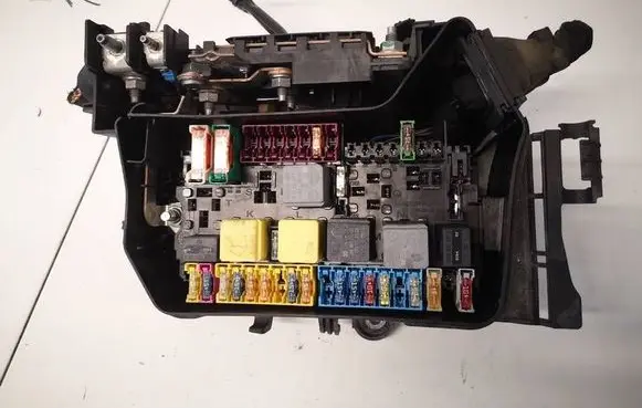 Mercedes-Benz A W176 Fuse box set A2469980601